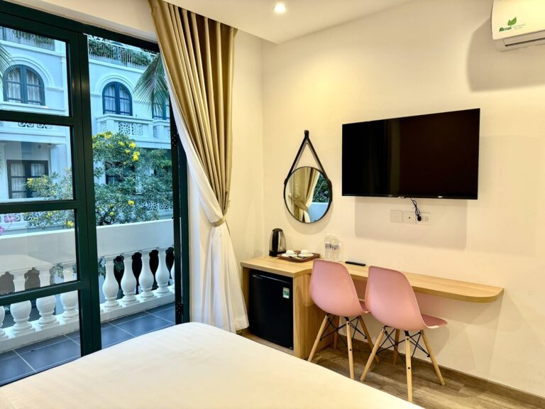 Phòng Superior 1 Giường Cỡ King Có Ban Công